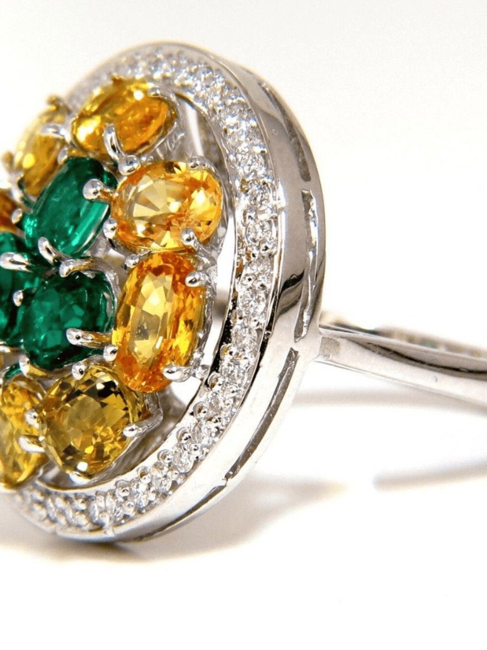 5.12CT NATURAL FANCY YELLOW SAPPHIRES VIVID GREEN EMERALDS CLUSTER RING*